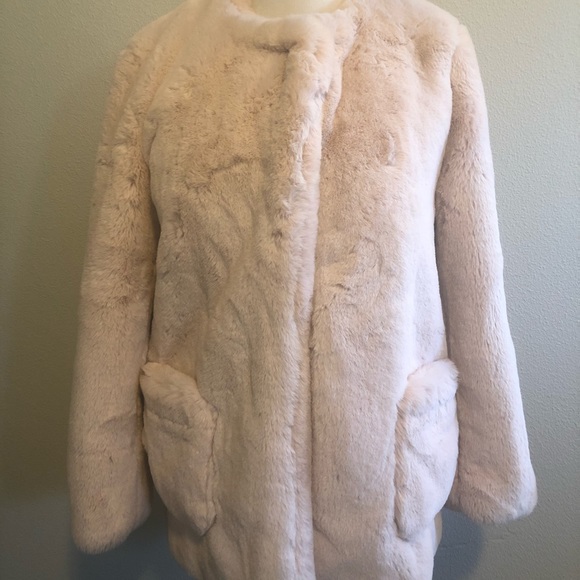 APPARIS-NWT Light Pink Oversized Fluffy Coat - Picture 2 of 15